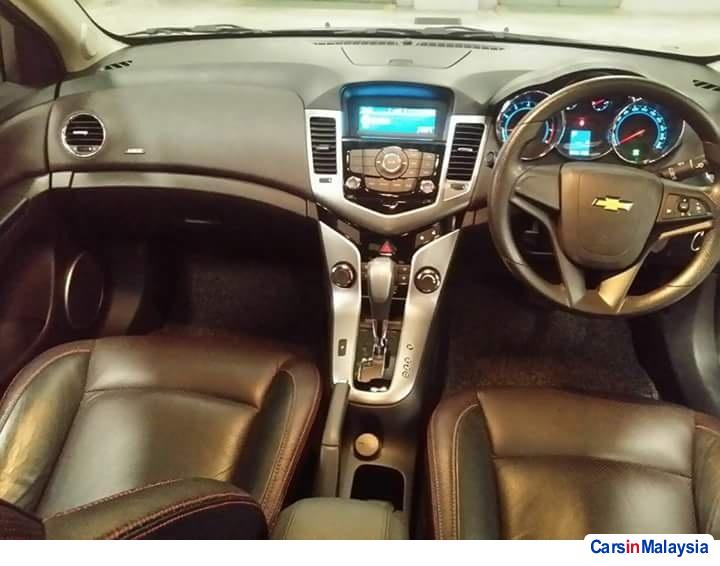 Chevrolet Cruze 2.0-LITER LUXURY SEDAN Automatic 2012 - image 2