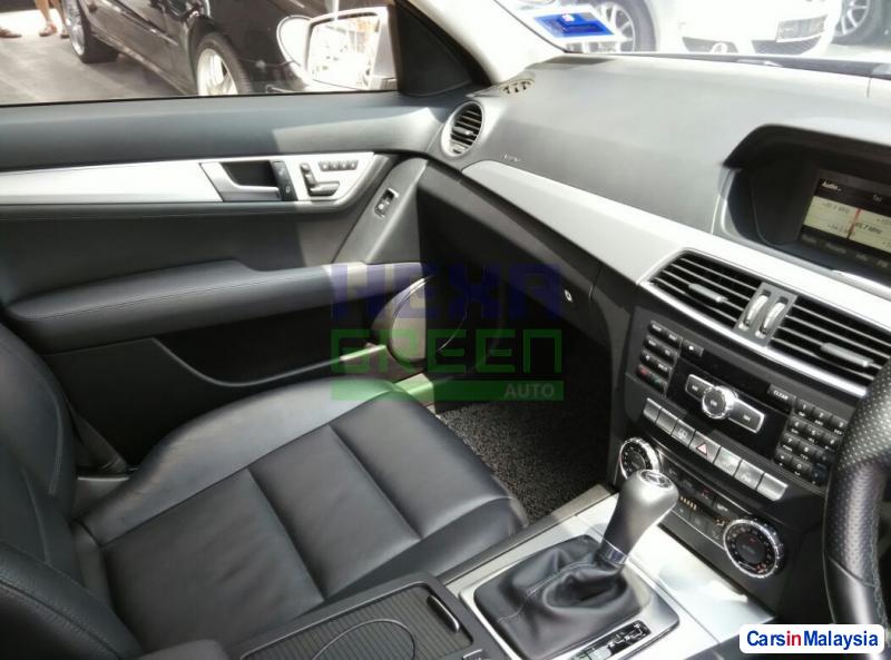 Mercedes Benz C-Class Automatic 2014 - image 10