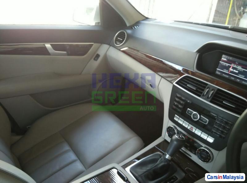 Mercedes Benz C-Class Automatic 2013 - image 10