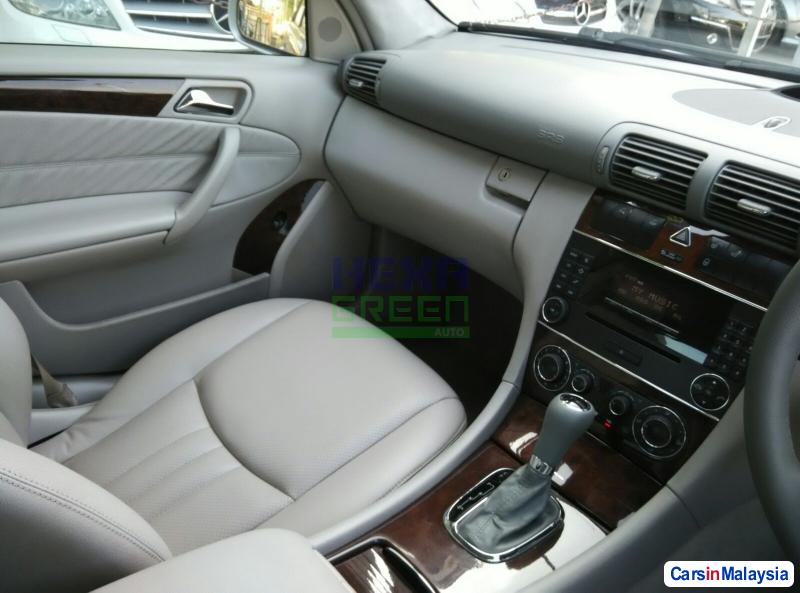 Mercedes Benz C-Class Automatic 2007 - image 10