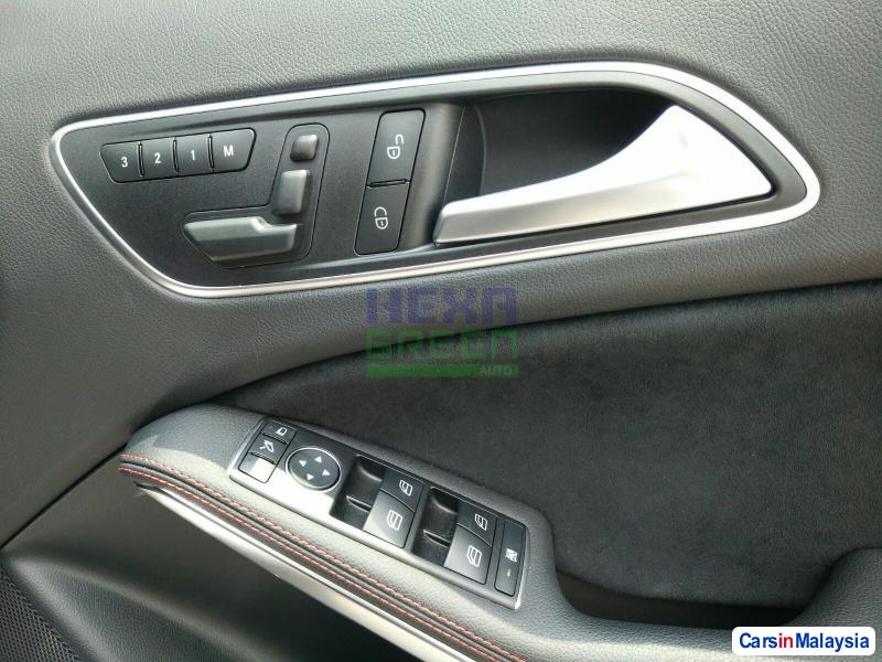 Mercedes Benz GLA250 Automatic 2015 - image 10