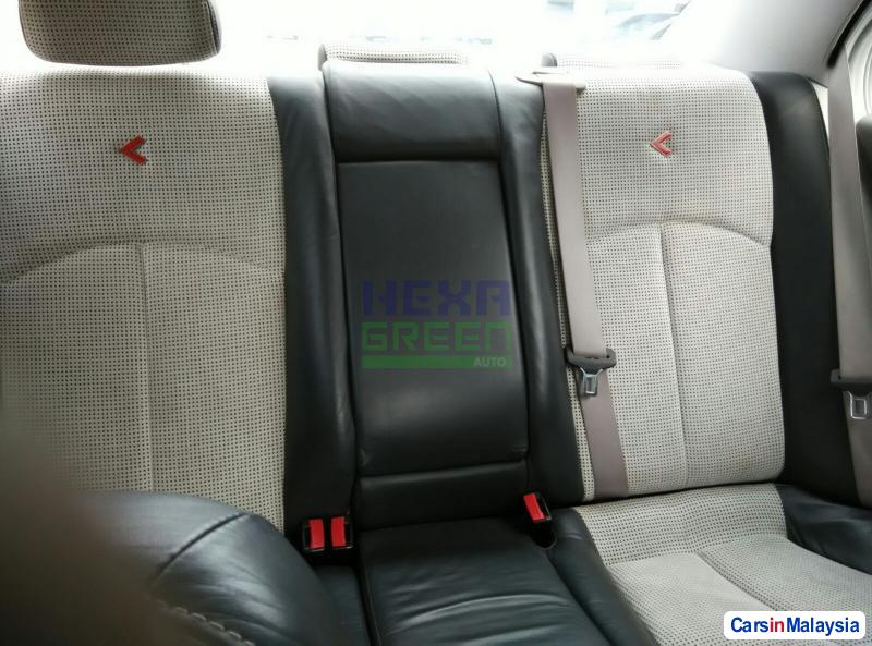 Mercedes Benz E240 Automatic 2005 - image 10