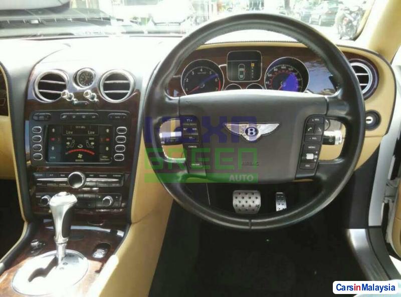 Bentley Flying Spur Automatic 2006 - image 10
