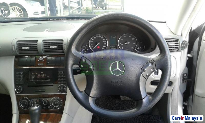 Mercedes Benz C-Class Automatic 2005 - image 10