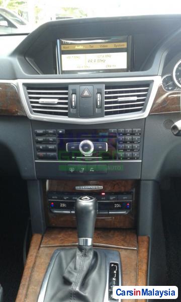 Mercedes Benz E200 CGI Automatic 2011 - image 10
