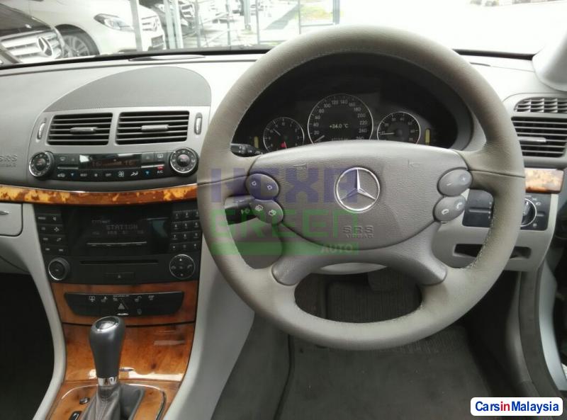 Mercedes Benz E200K Automatic 2008 - image 10