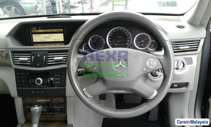 Mercedes Benz E200 CGI Automatic 2010 - image 10