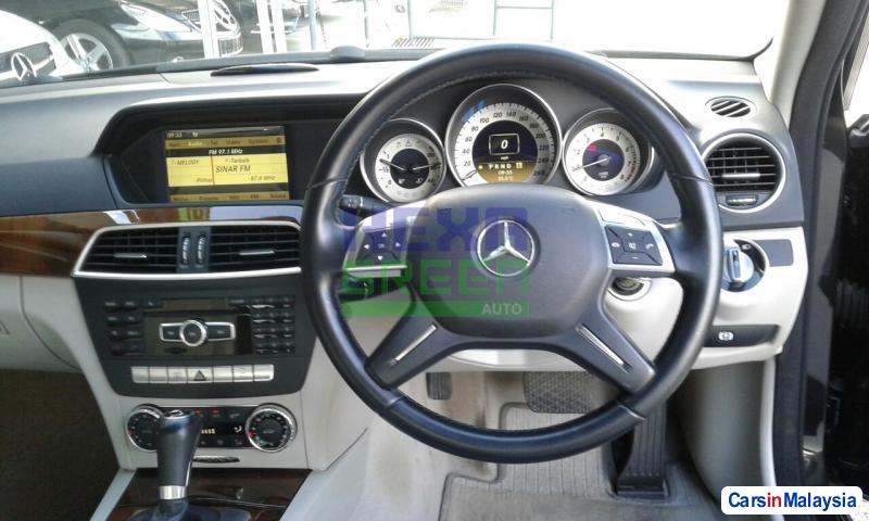 Mercedes Benz C-Class Automatic 2011 - image 10