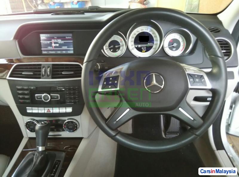 Mercedes Benz C-Class Automatic 2013 - image 11