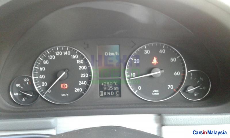 Mercedes Benz C-Class Automatic 2005 - image 11