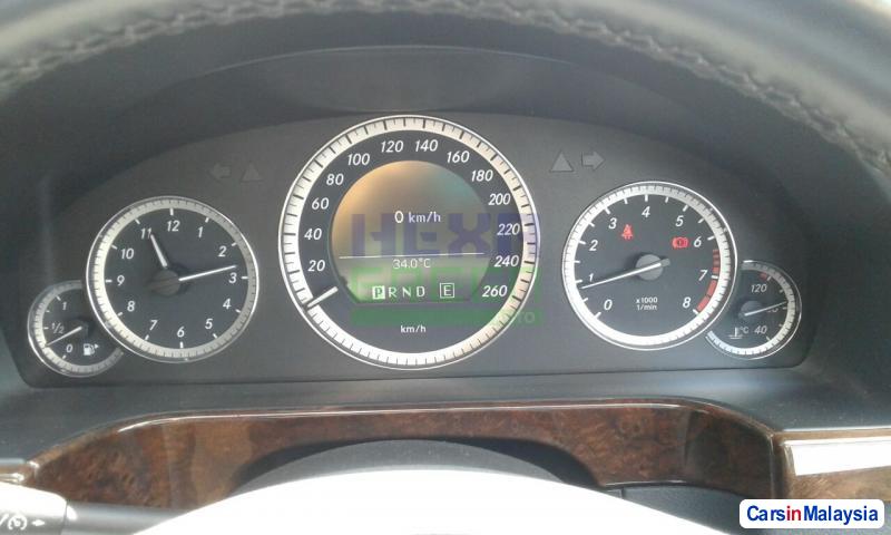 Mercedes Benz E200 CGI Automatic 2011 - image 11