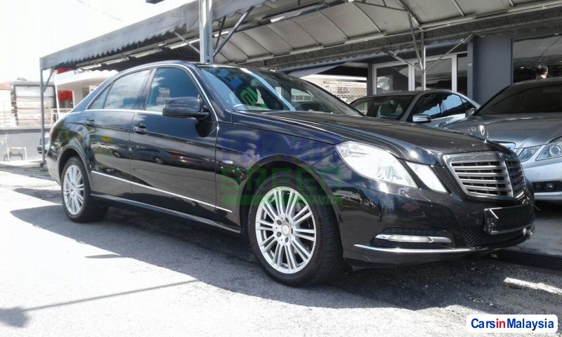 Pictures of Mercedes Benz E200 CGI Automatic 2011