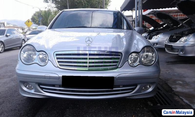 Mercedes Benz C-Class Automatic 2005 - image 2