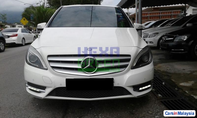 Mercedes Benz B200 Automatic 2013 - image 2