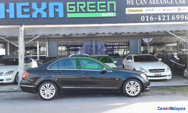 Mercedes Benz C-Class Automatic 2011 - image 3