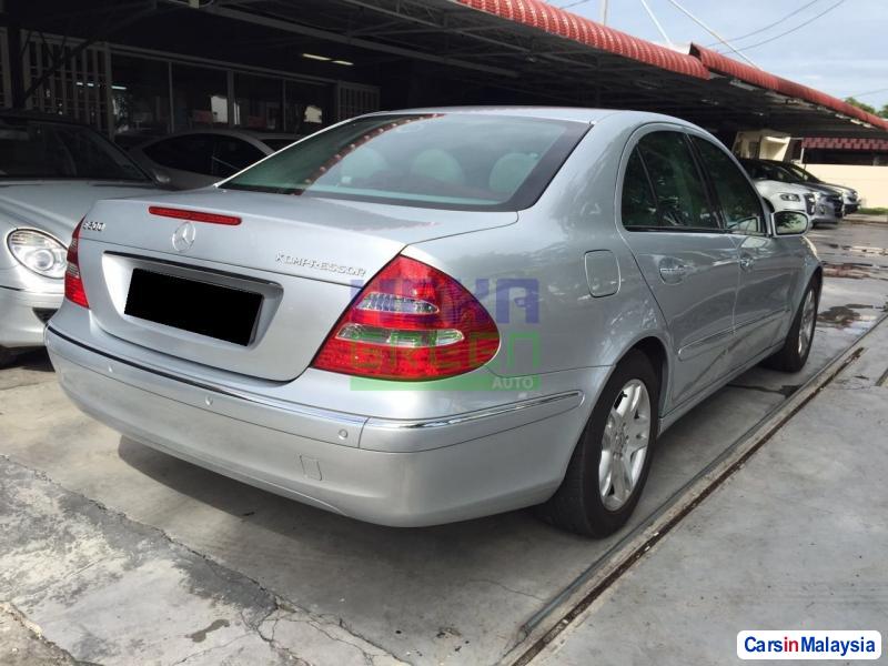 Mercedes Benz E200K Automatic 2006 - image 4