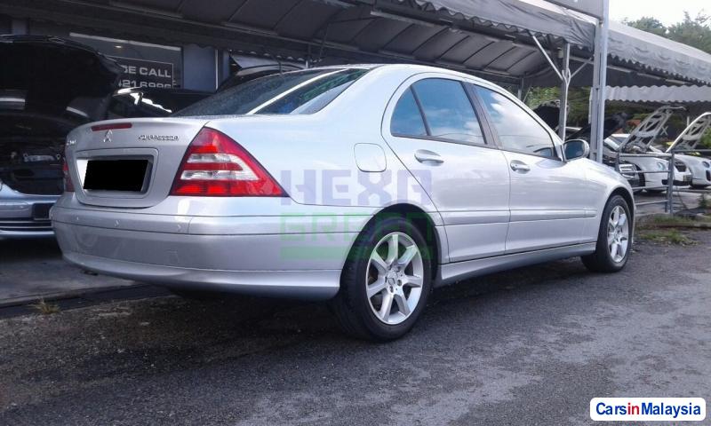 Mercedes Benz C-Class Automatic 2005 - image 4
