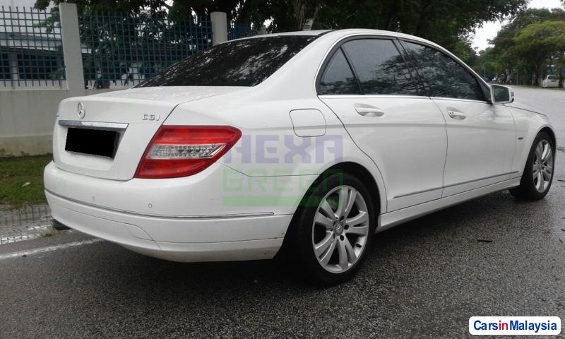 Mercedes Benz C-Class 2011 - image 4