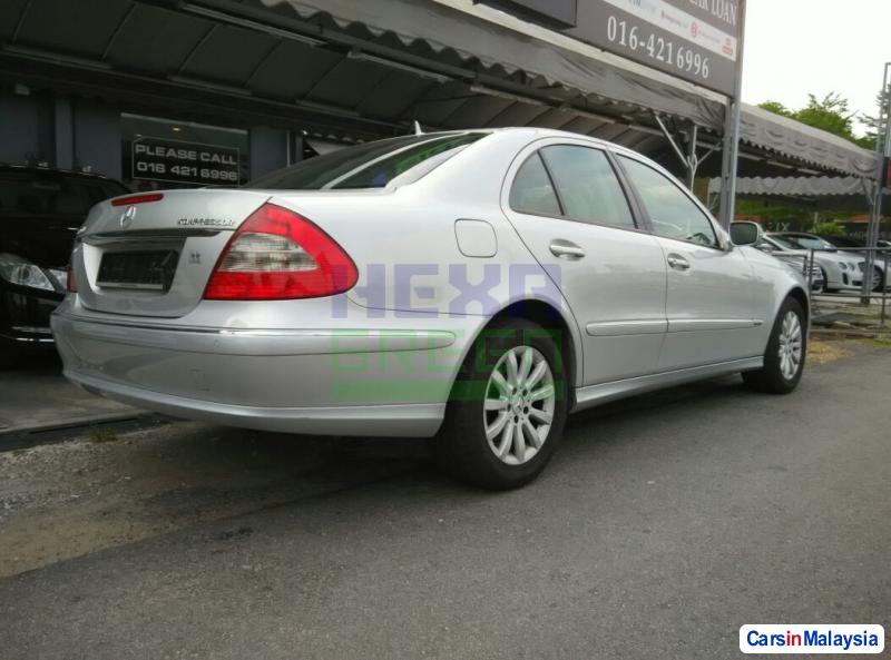 Mercedes Benz E200K Automatic 2008 - image 4