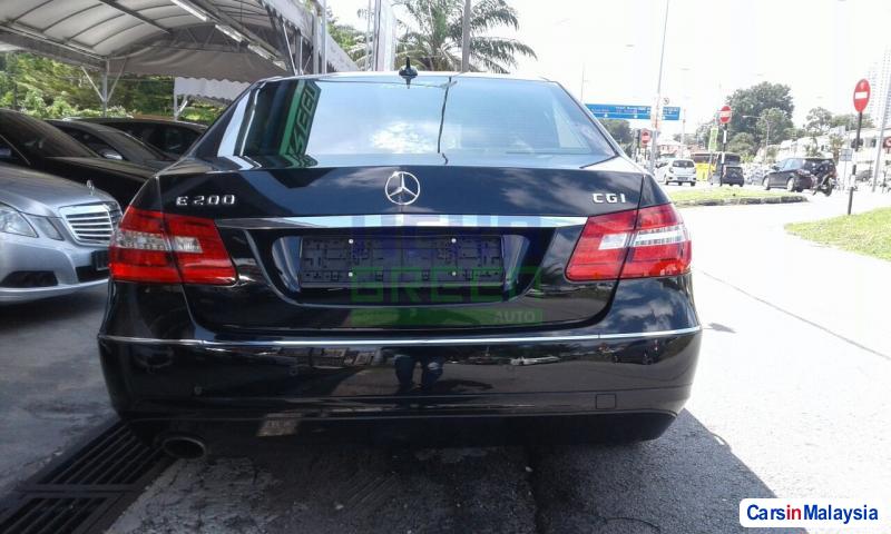 Mercedes Benz E200 CGI Automatic 2011 - image 5