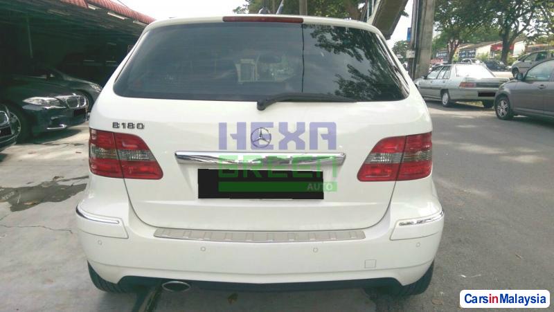 Mercedes Benz B180 Automatic 2010 - image 5