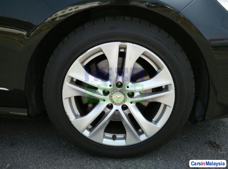 Mercedes Benz E250 CGI Automatic 2010 - image 6