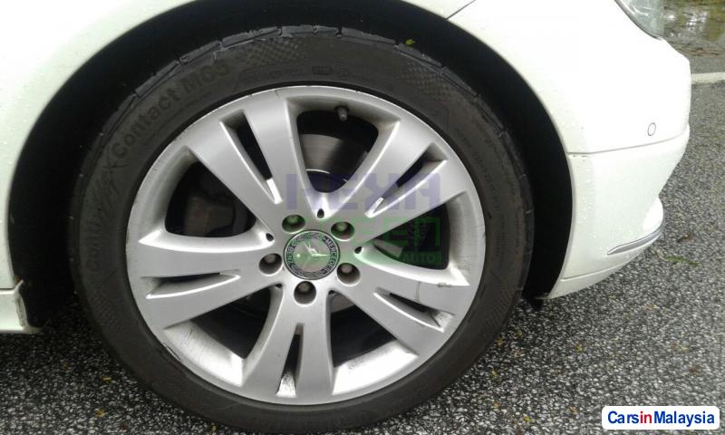 Mercedes Benz C-Class 2011 - image 6