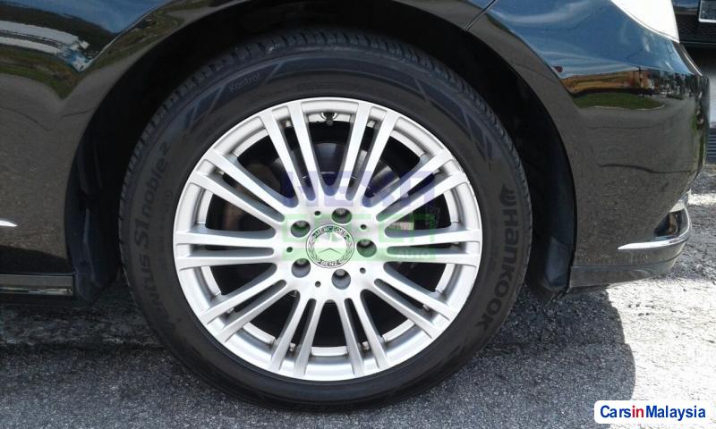Mercedes Benz E200 CGI Automatic 2011 - image 6