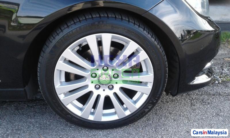 Mercedes Benz C-Class Automatic 2011 - image 6