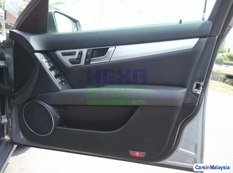 Mercedes Benz C-Class Automatic 2014 - image 7