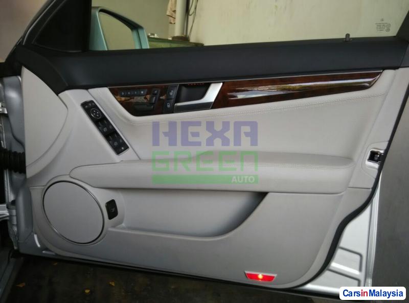 Mercedes Benz C-Class Automatic 2013 - image 7