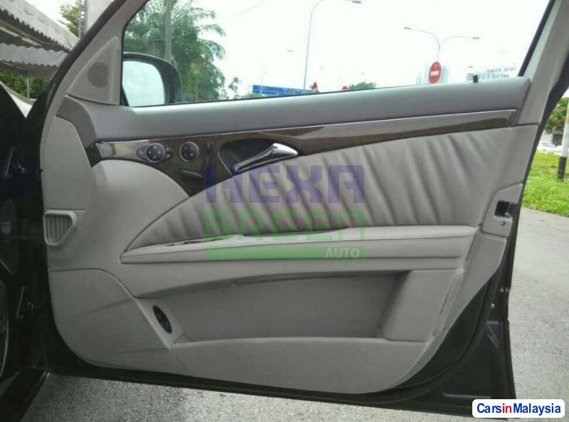 Mercedes Benz E280 Automatic 2006 - image 7