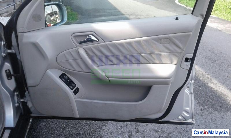 Mercedes Benz C-Class Automatic 2005 - image 7