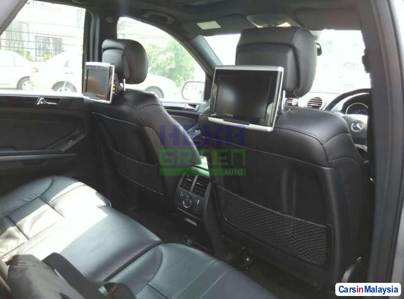 Mercedes Benz 350SL Automatic 2009 in Malaysia - image