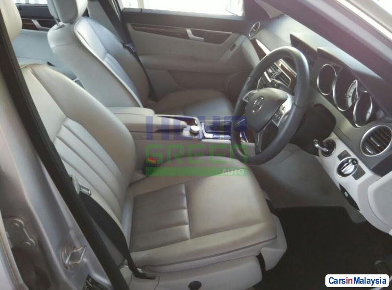 Mercedes Benz C-Class Automatic 2013 - image 8