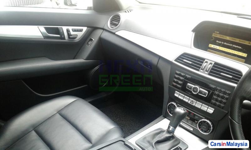 Mercedes Benz C-Class Automatic 2012 - image 8
