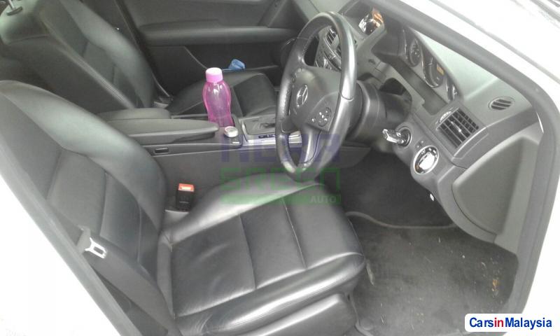 Mercedes Benz C-Class 2011 - image 8