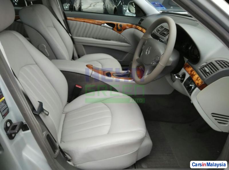Mercedes Benz E200K Automatic 2008 - image 8