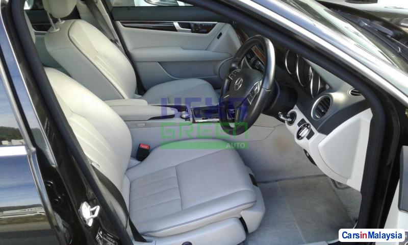 Mercedes Benz C-Class Automatic 2011 - image 8