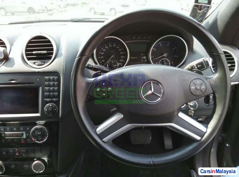 Mercedes Benz 350SL Automatic 2009 - image 9