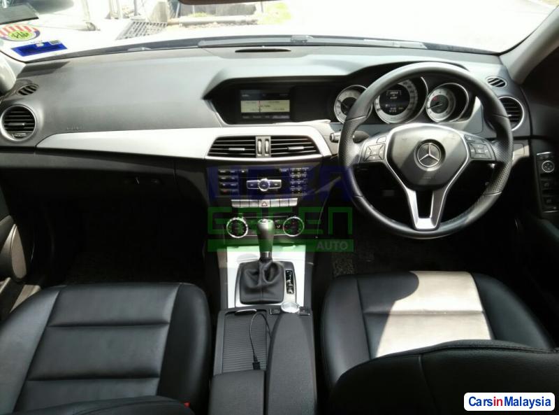 Mercedes Benz C-Class Automatic 2014 - image 9