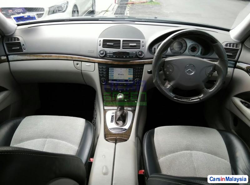 Mercedes Benz E240 Automatic 2005 - image 9