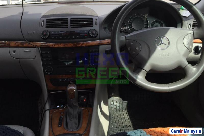 Mercedes Benz E200K Automatic 2006 - image 9
