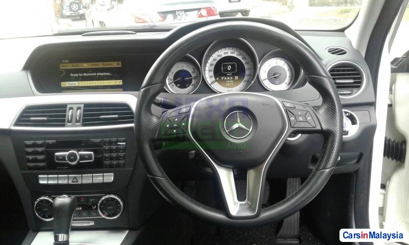 Mercedes Benz C-Class Automatic 2012 - image 9