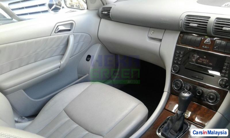 Mercedes Benz C-Class Automatic 2005 - image 9