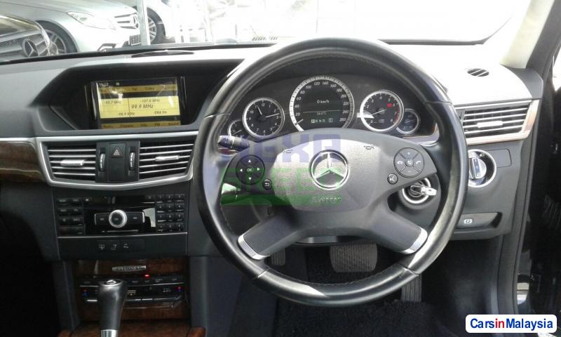 Mercedes Benz E200 CGI Automatic 2011 - image 9