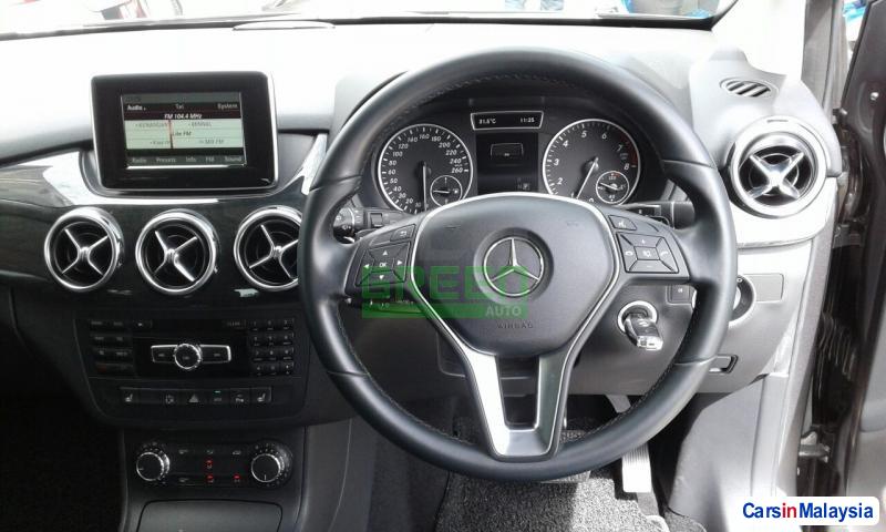 Mercedes Benz B200 Automatic 2013 - image 9