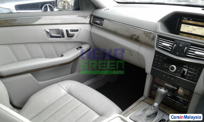 Mercedes Benz E200 CGI Automatic 2010 - image 9
