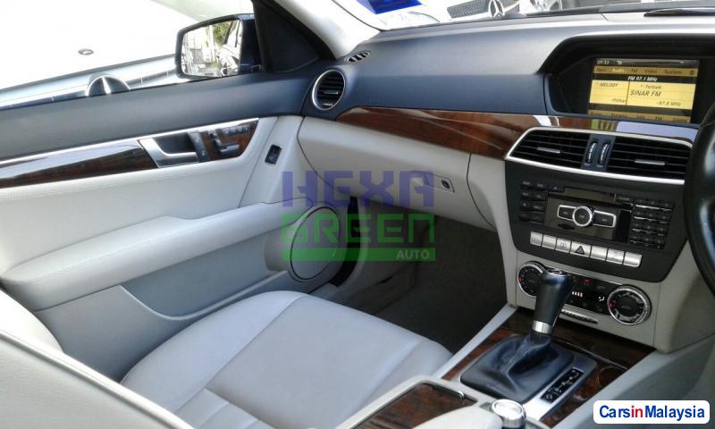 Mercedes Benz C-Class Automatic 2011 - image 9