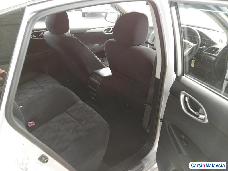 Nissan Sylphy Automatic 2014 - image 5